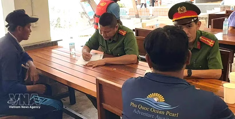 Police collect statements from crew members in the case (Photo: VNA)