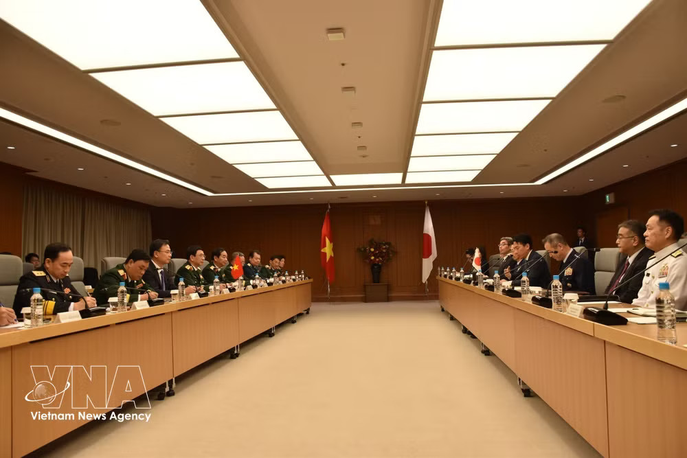 At the talks between Japanese Defence Minister Shinjiro Koizumi and Deputy Prime Minister and Minister of National Defence General Phan Van Giang. (Photo: VNA) vnanet-pvg2.jpg