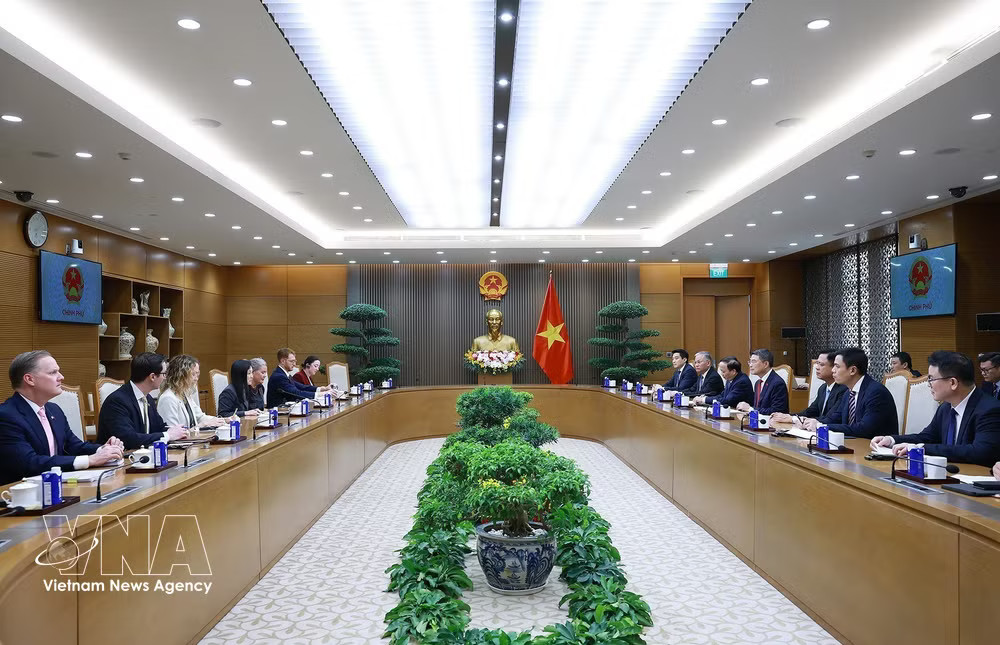 A view of the meeting between Prime Minister Le Minh Hung and Jennifer Wicks, US Ambassador to Vietnam, in Hanoi on July 13, 2026. (Photo: VNA) vnanet-pm-us.jpg