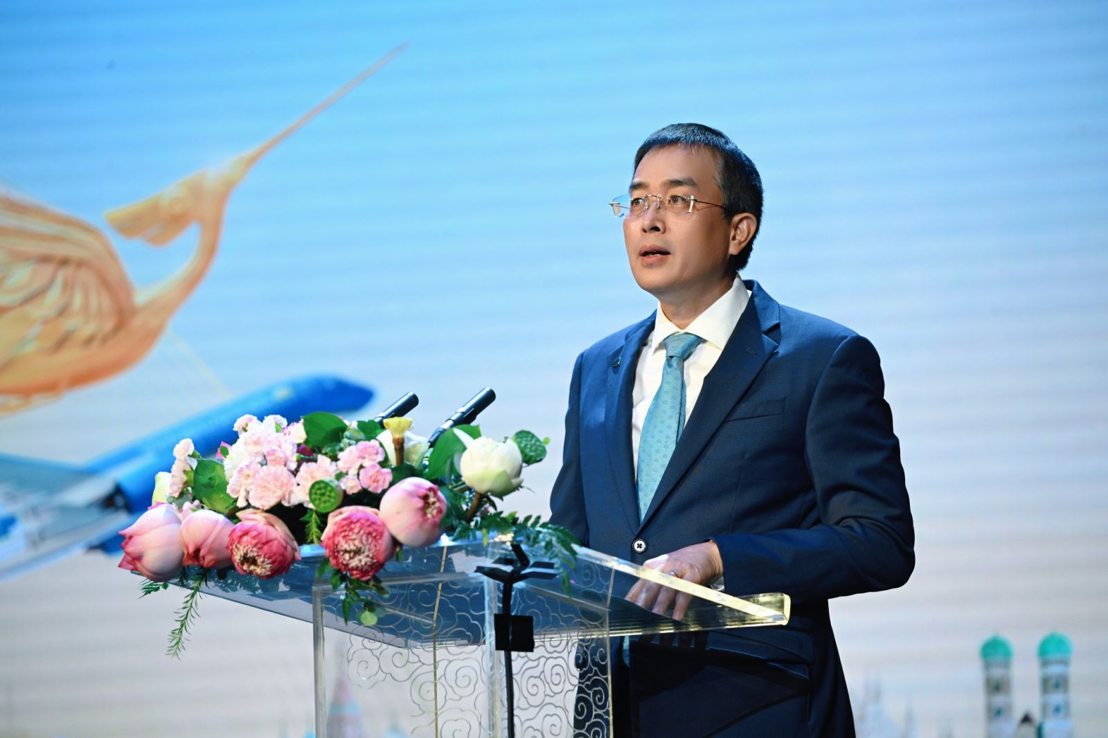 6. Ông Đặng Ngọc Hòa - Chủ tịch HĐQT, Bí thư Đảng uỷ Tổng công ty Hàng không Việt Nam phát biểu tại buổi lễ. (Ảnh_ VNA)