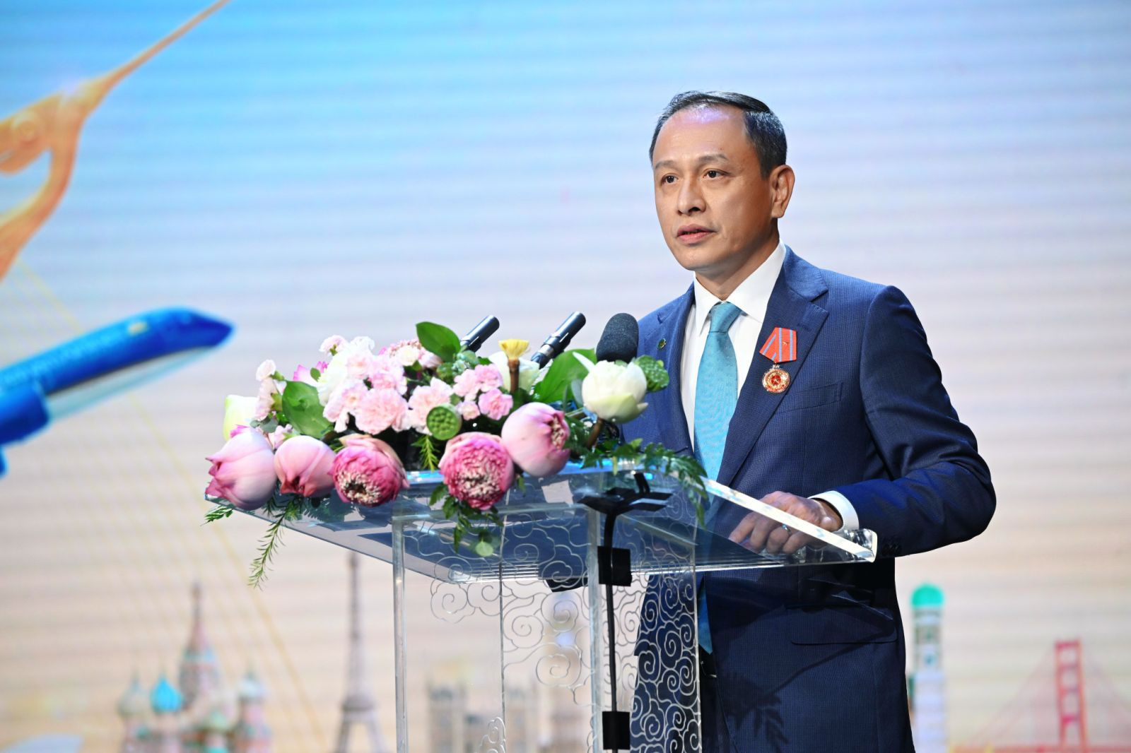 7. Ông Lê Hồng Hà - Tổng giám đốc, Phó Bí thư Đảng uỷ Tổng công ty Hàng không Việt Nam phát biểu tại buổi lễ. (Ảnh_ VNA)