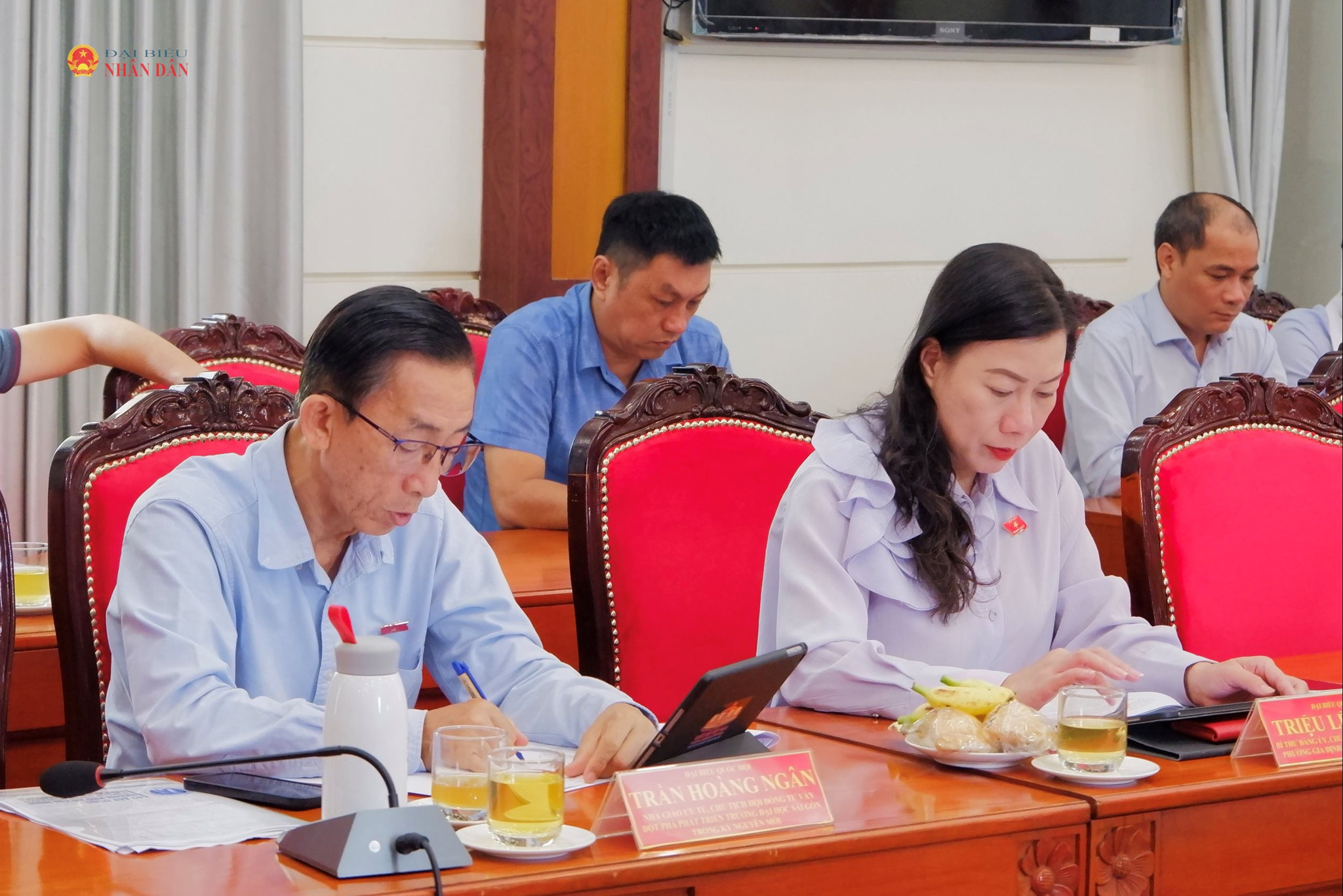 Các ĐBQH TP. Hồ Chí Minh tham dự hội nghị. Ảnh: Hoa Lê