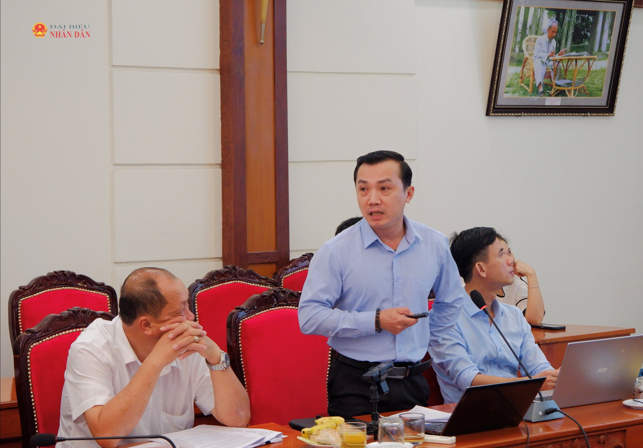 Phó Chánh Văn phòng Đoàn ĐBQH và HĐND TP. Hồ Chí Minh Đỗ Hữu Tùng báo cáo kết quả khảo sát nhu cầu và khả năng tiếp cận NƠXH. Ảnh: Hoa Lê