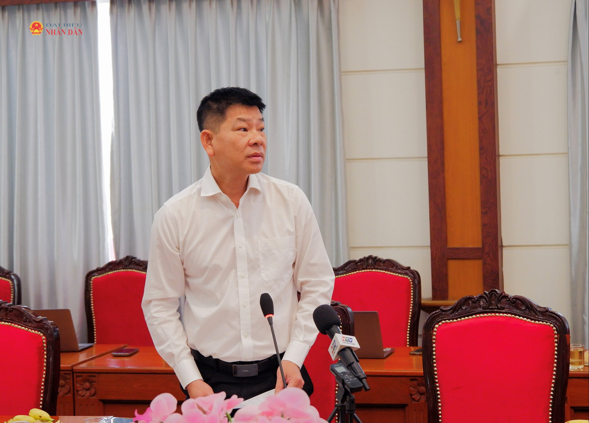 Tổng Giám đốc Công ty TNHH Thương mại - Xây dựng Lê Thành Lê Hữu Nghĩa phát biểu ý kiến. Ảnh: Hoa Lê