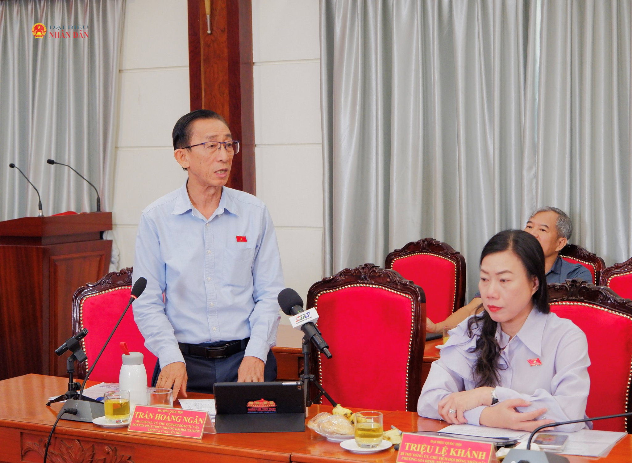 ĐBQH TP. Hồ Chí Minh Trần Hoàng Ngân phát biểu. Ảnh: Hoa Lê