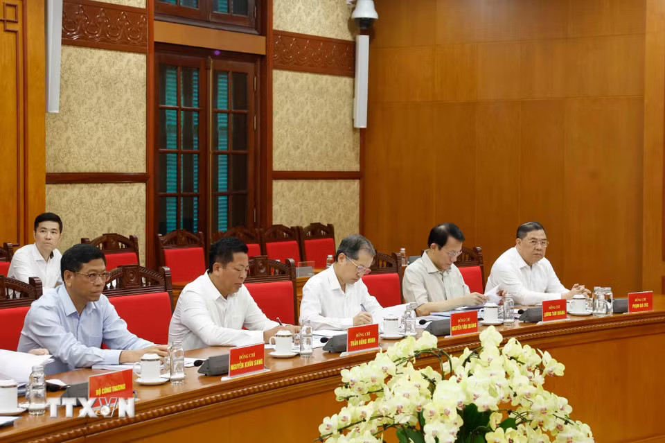 e4b659dee721fcebdacae4d8ffc46563ed0b2424dedaad997f4b3ce4f9-_ttxvn-1407-tong-bi-thu-chu-tich-nuoc-cong-nghiep-dong-tau-5.jpg.avif