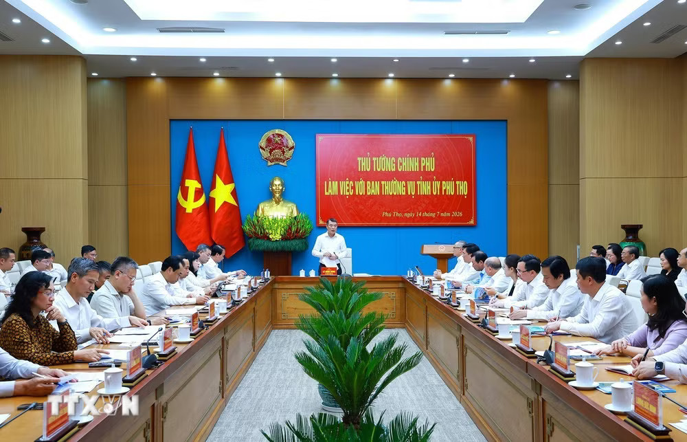 ttxvn-thu-tuong-dang-huong-tuong-niem-cac-anh-hung-liet-si-tinh-phu-tho14.jpg