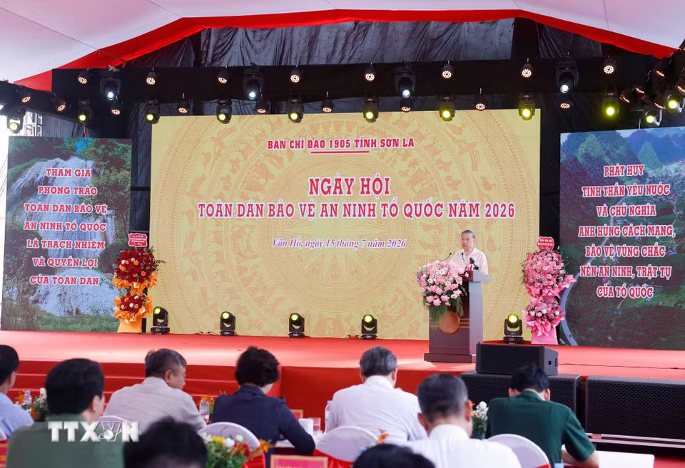 b89c751820bb161e50aa-_ttxvn-tong-bi-thu-chu-tich-nuoc-du-ngay-hoi-toan-dan-bao-ve-an-ninh-to-quoc-tai-son-la-8889300-6.jpg.avif