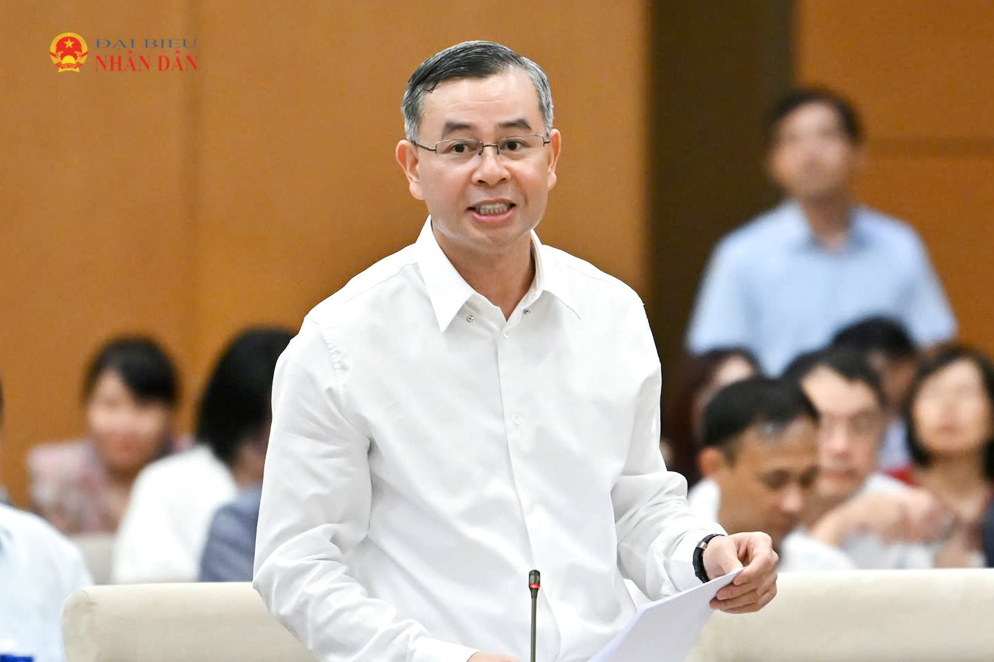 Bộ trưởng Bộ Tài chính Ngô Văn Tuấn trình bày Tờ trình tóm tắt dự án Luật.