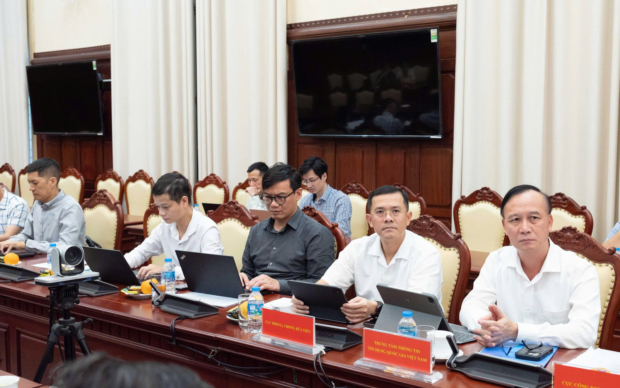 Các đại biểu tham dự cuộc làm việc với Ngân hàng nhà nước Việt Nam (1)