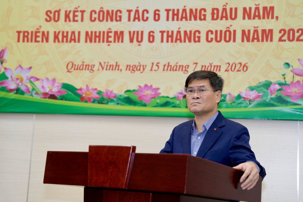 Chủ tịch UBND tỉnh Bùi Văn Khắng - Trưởng Ban Chỉ đạo 35 Đảng ủy UBND tỉnh Quảng Ninh phát biểu tại hội nghị. Ảnh Đỗ Phương