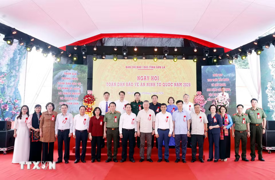f6f1c397ca2e0367e-_ttxvn-tong-bi-thu-chu-tich-nuoc-du-ngay-hoi-toan-dan-bao-ve-an-ninh-to-quoc-tai-son-la-8889300-12.jpg.avif