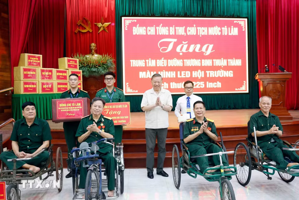 fc3b81a2f8358be4034794ec6f136a8120-_ttxvn-tong-bi-thu-chu-tich-nuoc-tham-trung-tam-dieu-duong-thuong-binh-thuan-thanh-1.jpg.avif