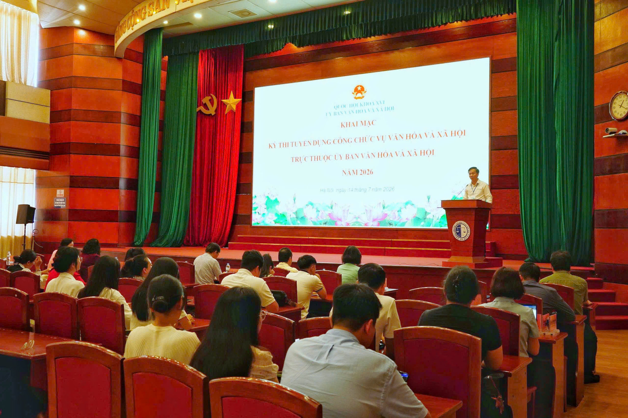 Thi tuyen cong chuc Vu VH