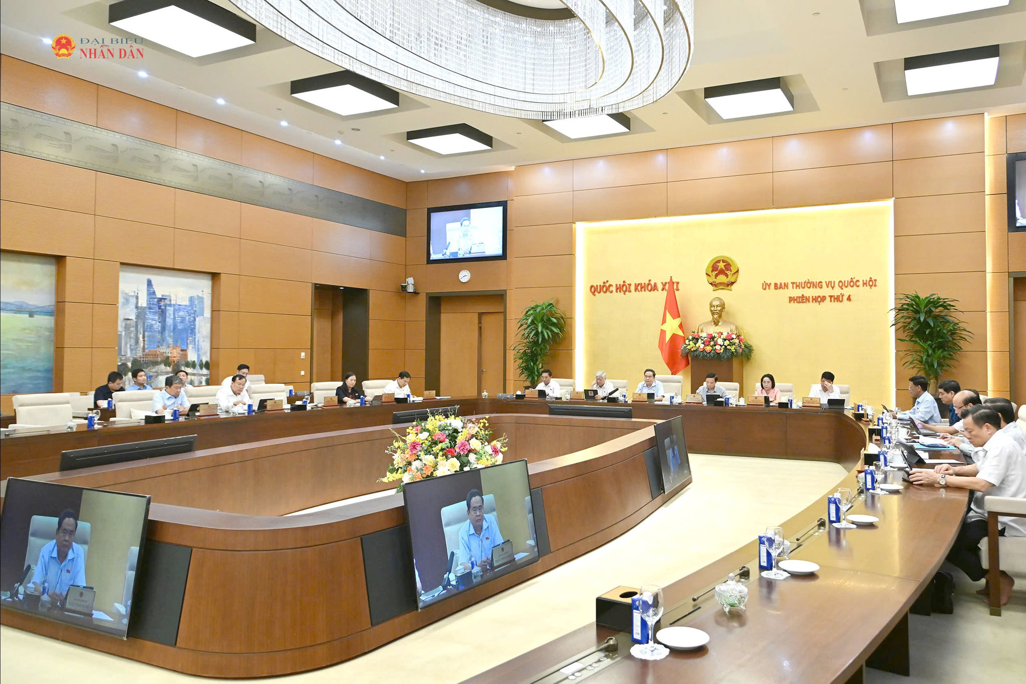 Quang cảnh phiên họp.