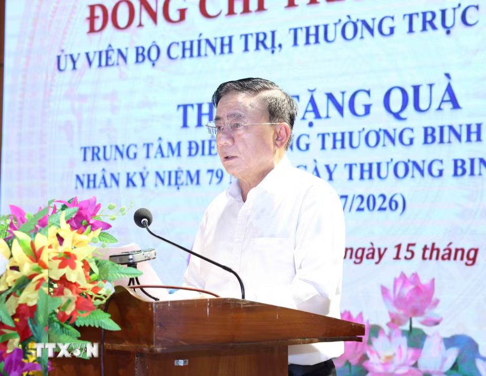 truc-ban-bi-thu-tran-cam-tu-dang-huong-tai-khu-di-tich-quoc-gia-dac-biet-kim-lien-tang-qua-nguoi-co-cong-tinh-nghe-an9.jpg.avif