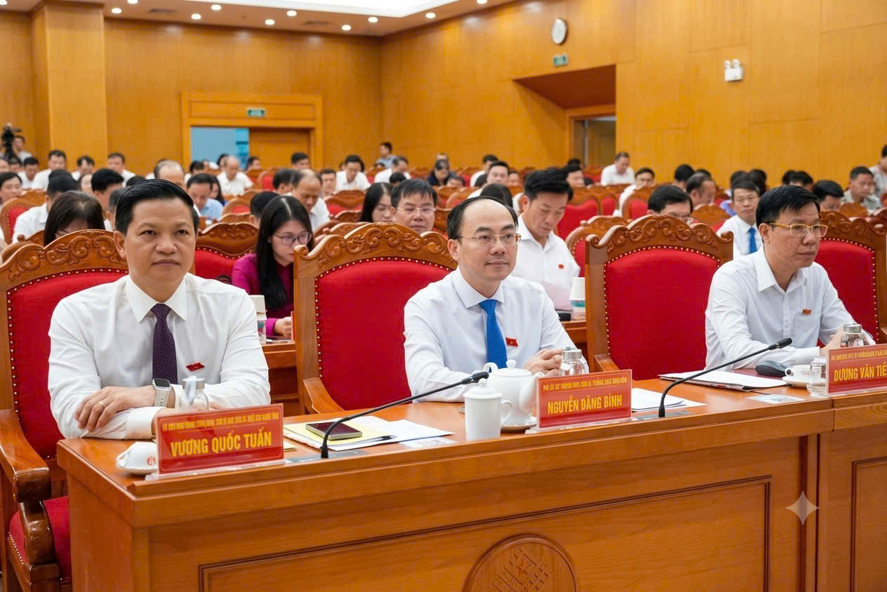 Các đại biểu tham dự Kỳ họp thứ Năm, HĐND tỉnh Thá khóa XX. Ảnh: Nguyễn Ánh