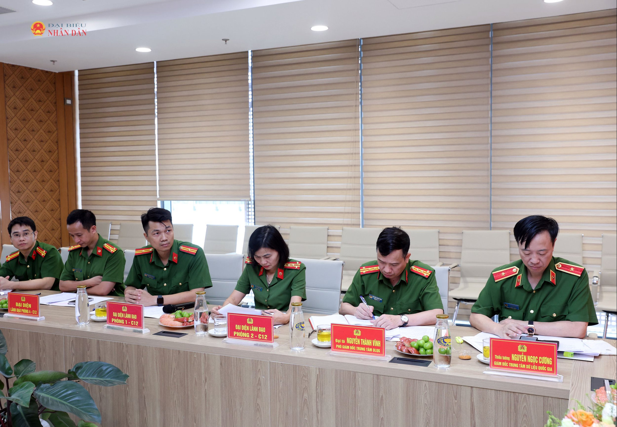 Các đại biểu tham dự cuộc làm việc (2)