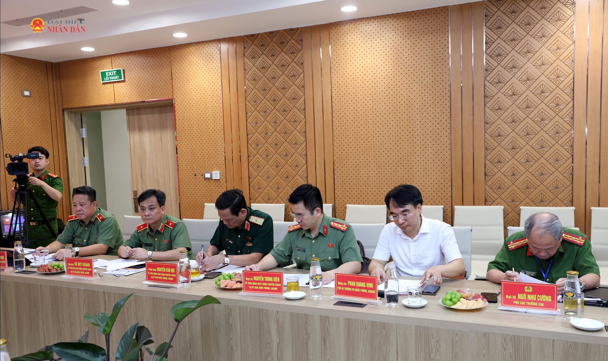 Các đại biểu tham dự cuộc làm việc (3)