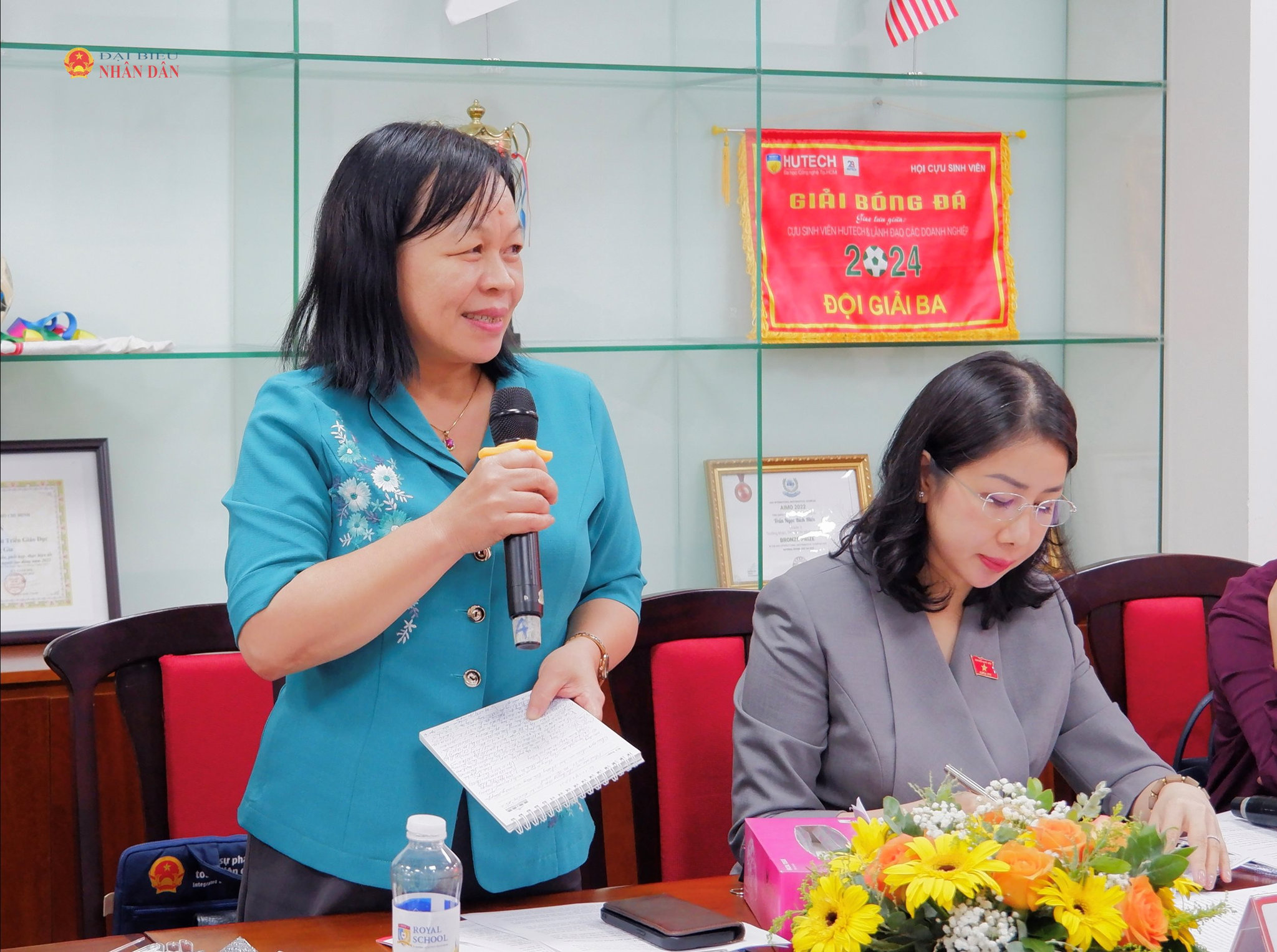 Nguyên Phó Chủ nhiệm Ủy ban Văn hóa và Xã hội Nguyễn Thị Mai Hoa phát biểu