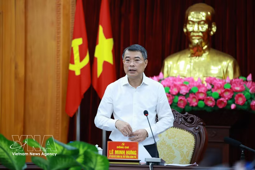 Prime Minister Le Minh Hung speaks at the working session with the Standing Board of the Lang Son provincial Party Committee. (Photo: VNA)