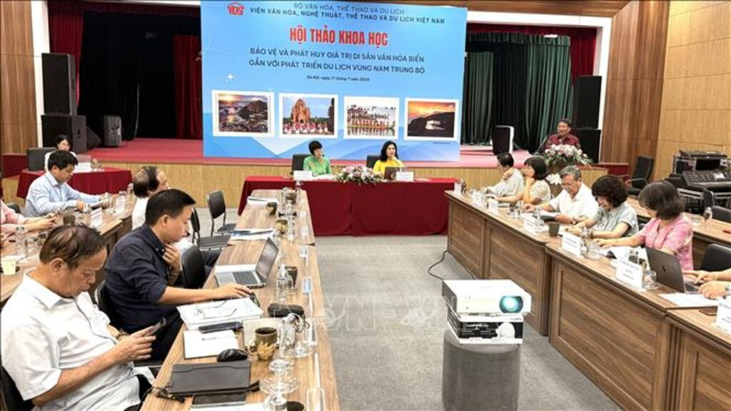 161213-vna_potal_ha_noi_phat_trien_du_lich_vung_nam_trung_bo_ben_vung_tren_nen_tang_di_san_van_hoa_bien_stand.jpg