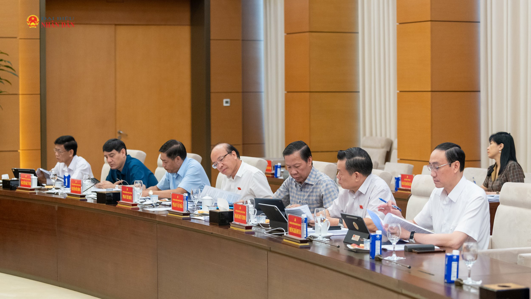 Đại biểu tham dự phiên họp