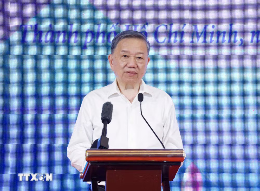 ttxvn-tong-bi-thu-chu-tich-nuoc-gap-mat-cuu-can-bo-cong-chuc-ban-chi-dao-tay-nguyen-1.jpg