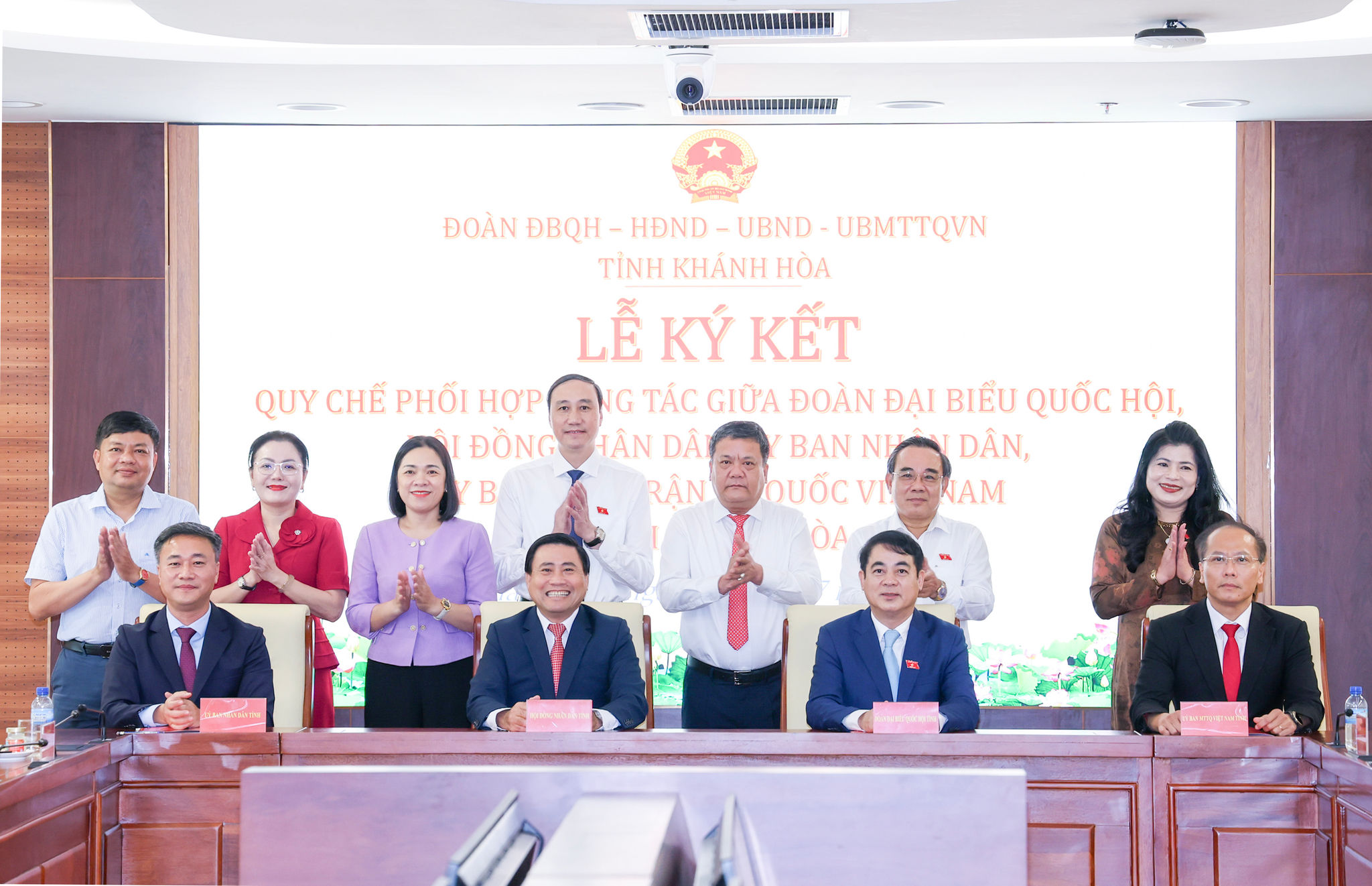 Các đồng chí lãnh đạo tỉnh thực hiện ký kết Quy chế phối hợp giữa 4 cơ quan