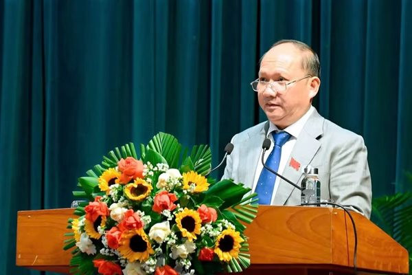 Chủ tịch HĐND tỉnh Rah Lan Chung phát biểu bế mạc kỳ họp. Ảnh- Đức Thụy