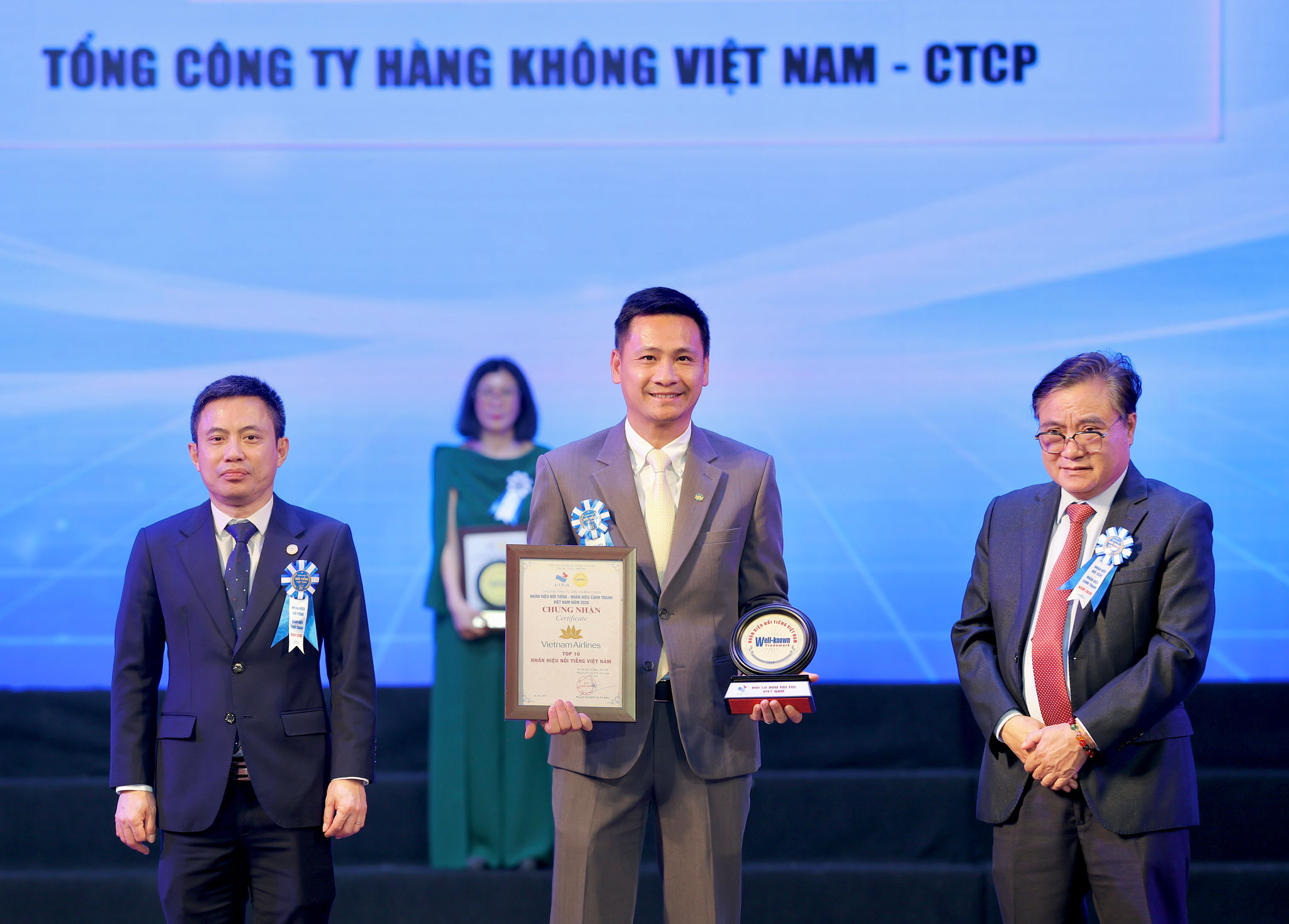 1. Vietnam Airlines được vinh danh trong Top 10 Nhãn hiệu nổi tiếng Việt Nam năm 2026