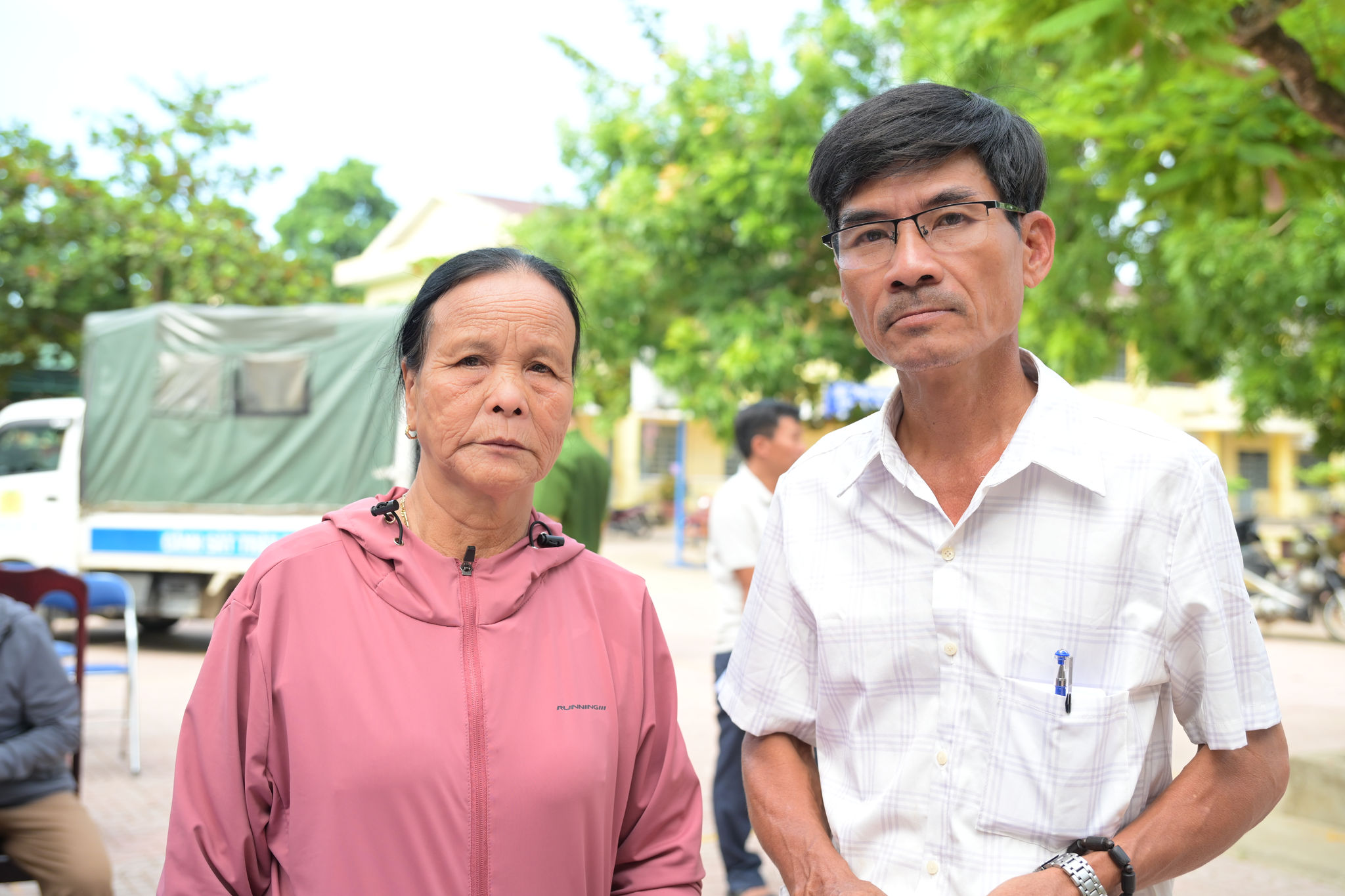 - Cô Lê Thị Hồng - Bình Sơn Bình Thạnh - người thân_ Lê Văn Thắng