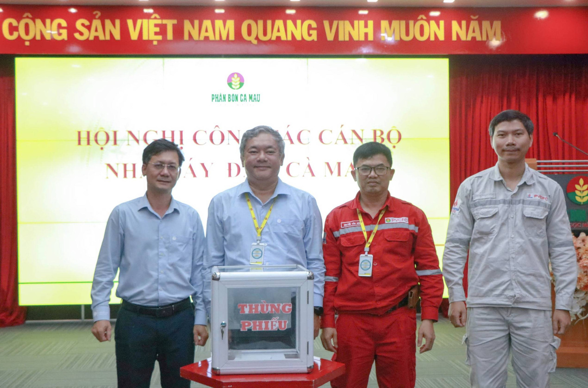hoi-nghi-can-bo-nha-may (1)