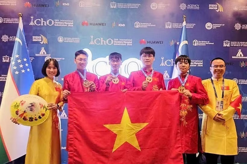 Vietnam’s team wins four gold medals at the 2026 International Chemistry Olympiad, tying with China and India for the highest number of gold medals. (Photo published by VNA)