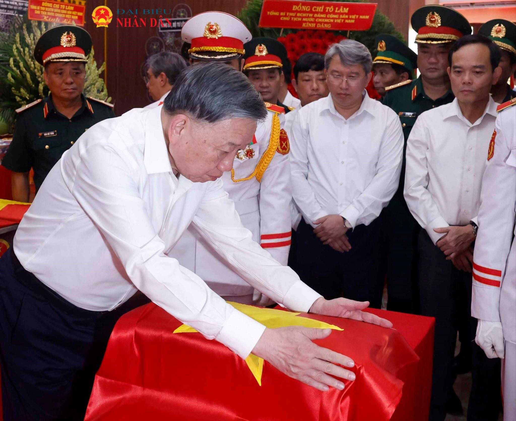 vna_potal_tong_bi_thu_chu_tich_nuoc_dang_huong_tuong_niem_cac_anh_hung_liet_si_tai_cong_vien_le_thi_rieng___8894619-1-.jpg