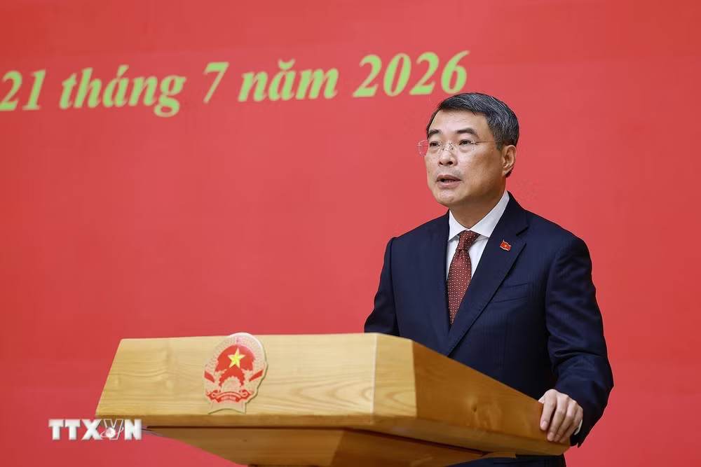 ttxvn-thu-tuong-trao-quyet-dinh-ve-cong-tac-can-bo-doi-voi-bo-noi-vu-va-bo-dan-toc-va-ton-giao-2.jpg