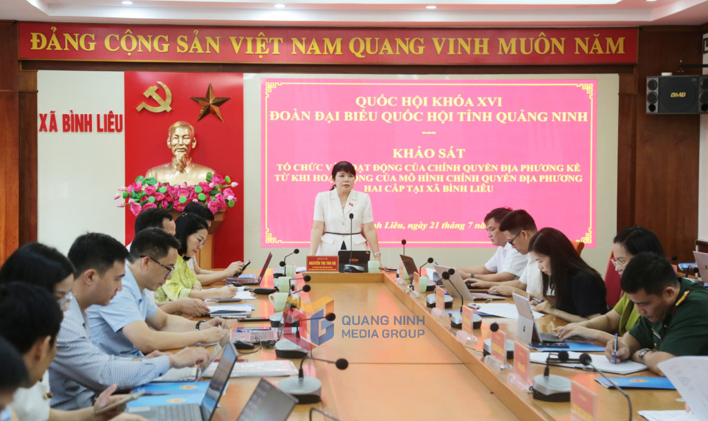 Đồng chí Nguyễn Thị Thu Hà, Phó Trưởng Đoàn ĐBQH tỉnh phát biểu tại buổi khảo sát tại xã Bình Liêu.