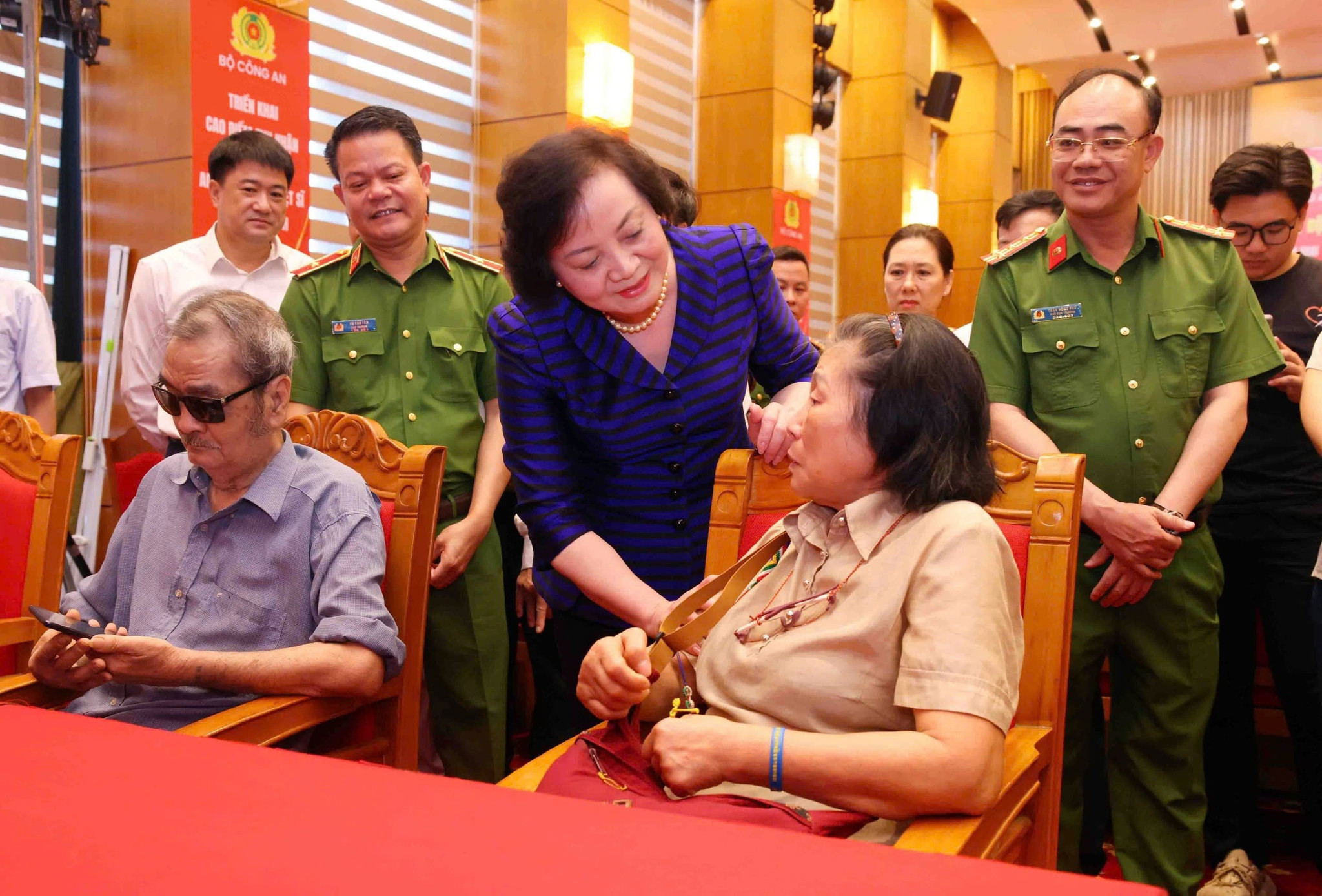 vstatic.vietnam.vn-vietnam-resource-image-2026-06-24-_1782278366442_tham-hoi.jpeg