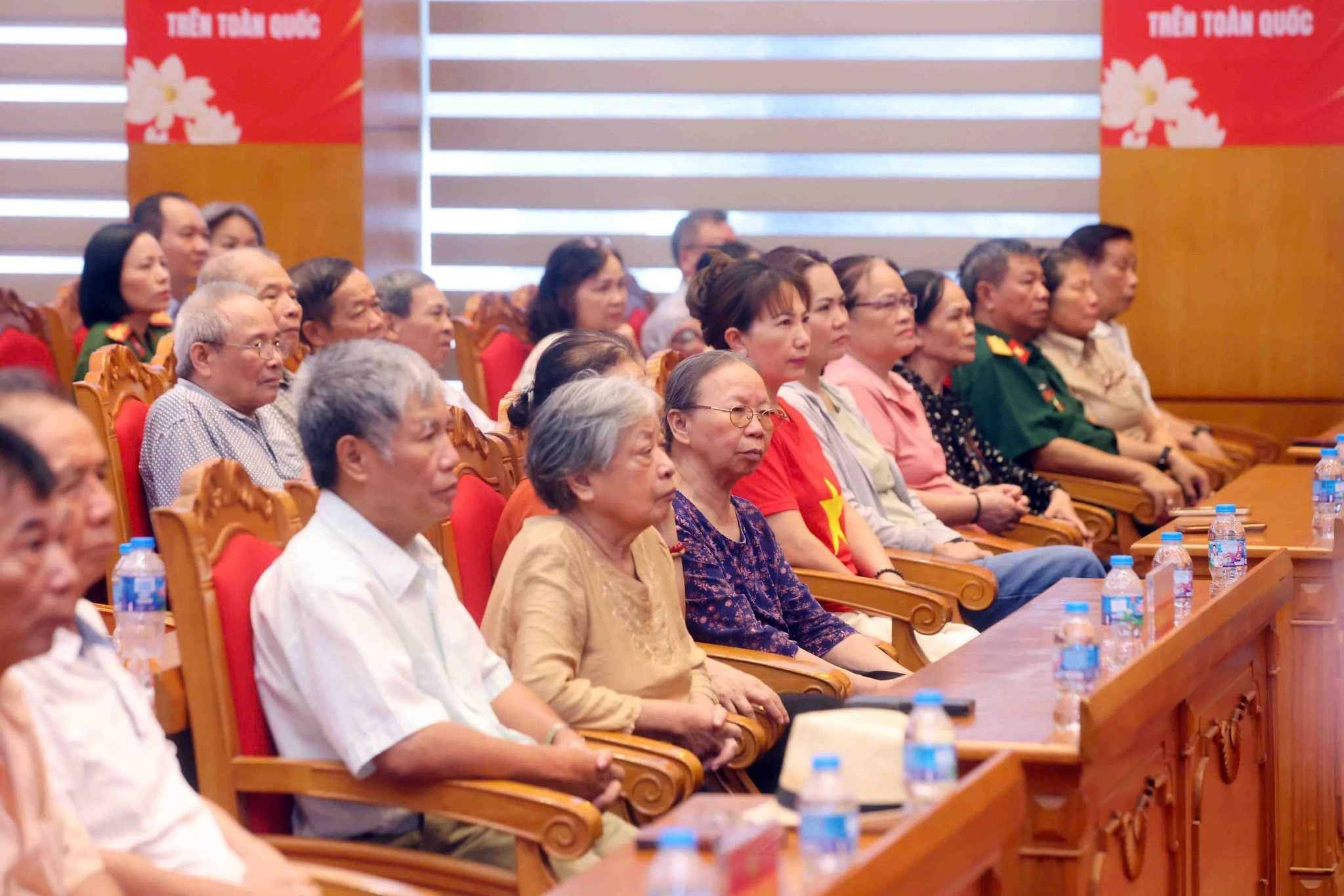 vstatic.vietnam.vn-vietnam-resource-image-2026-06-24-_1782278382087_cac-than-nhan.jpeg