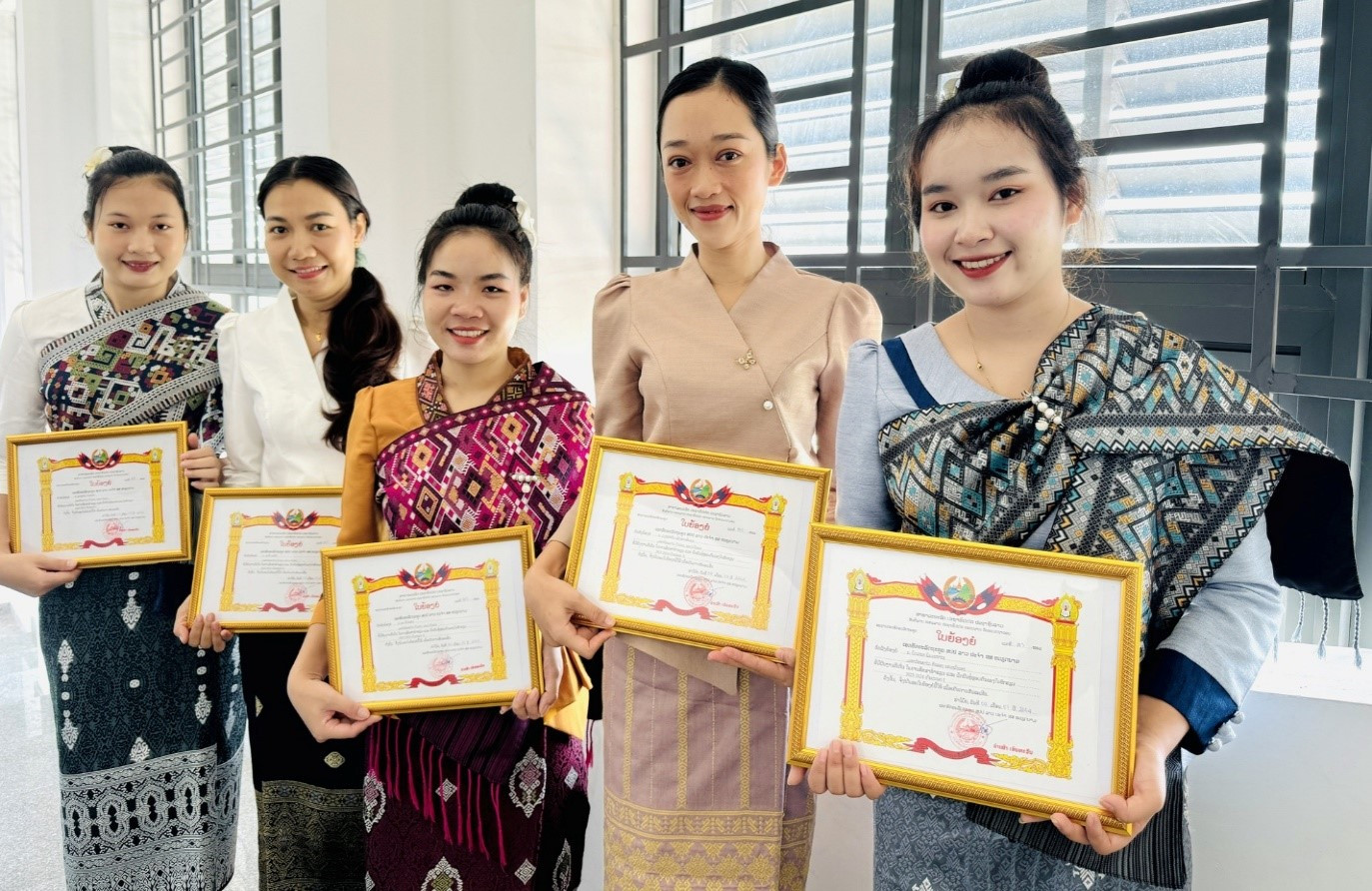 Sinh viên Lào tại lễ tổng kết và trao giải cuộc thi chính luận về bảo vệ nền tảng tư tưởng của Đảng, lần thứ năm, 2025 do Thành ủy Hà Nội tổ chức.