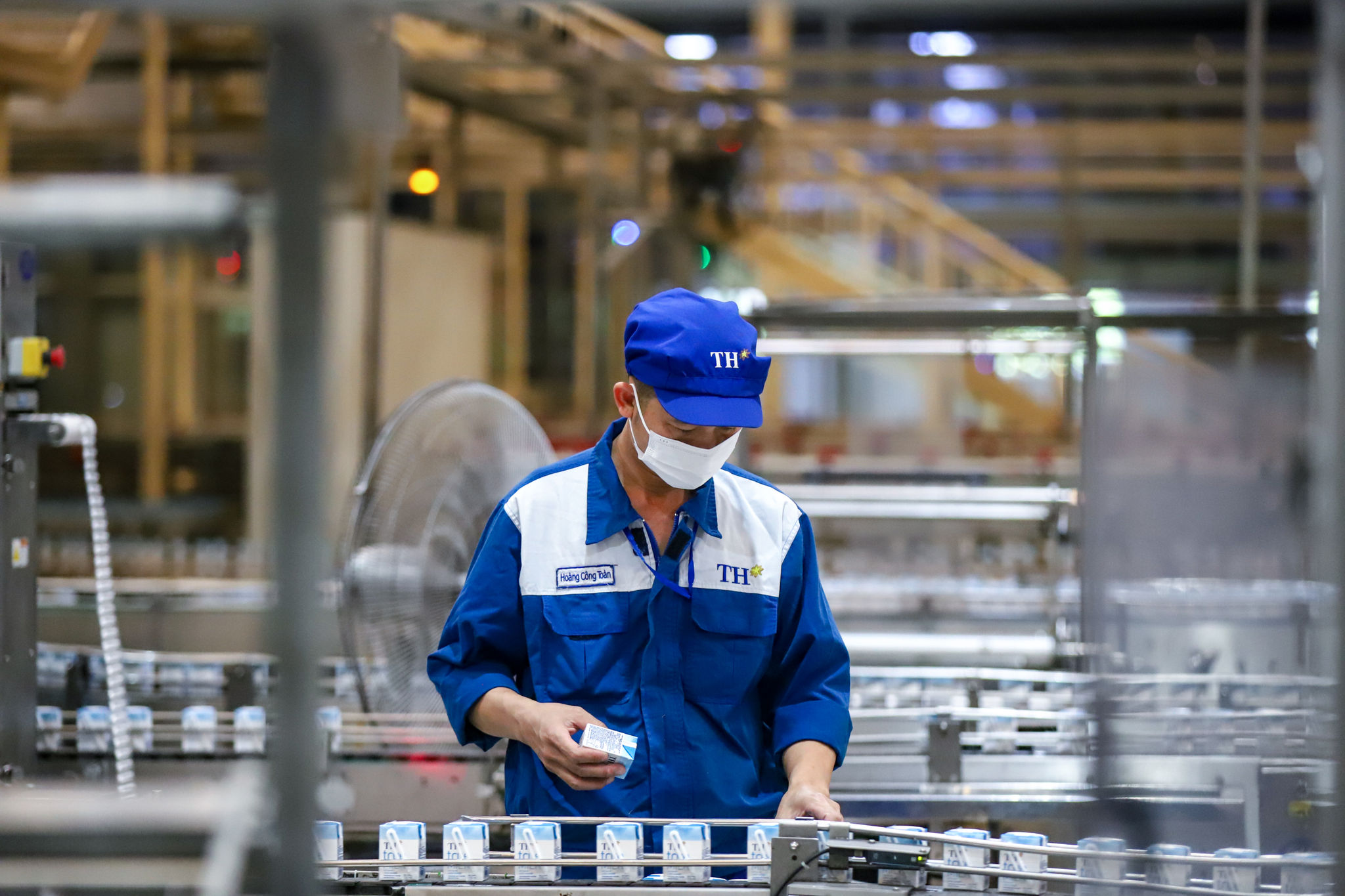 hình ảnh trong nhà máy sữa tươi TH true MiLK (1)