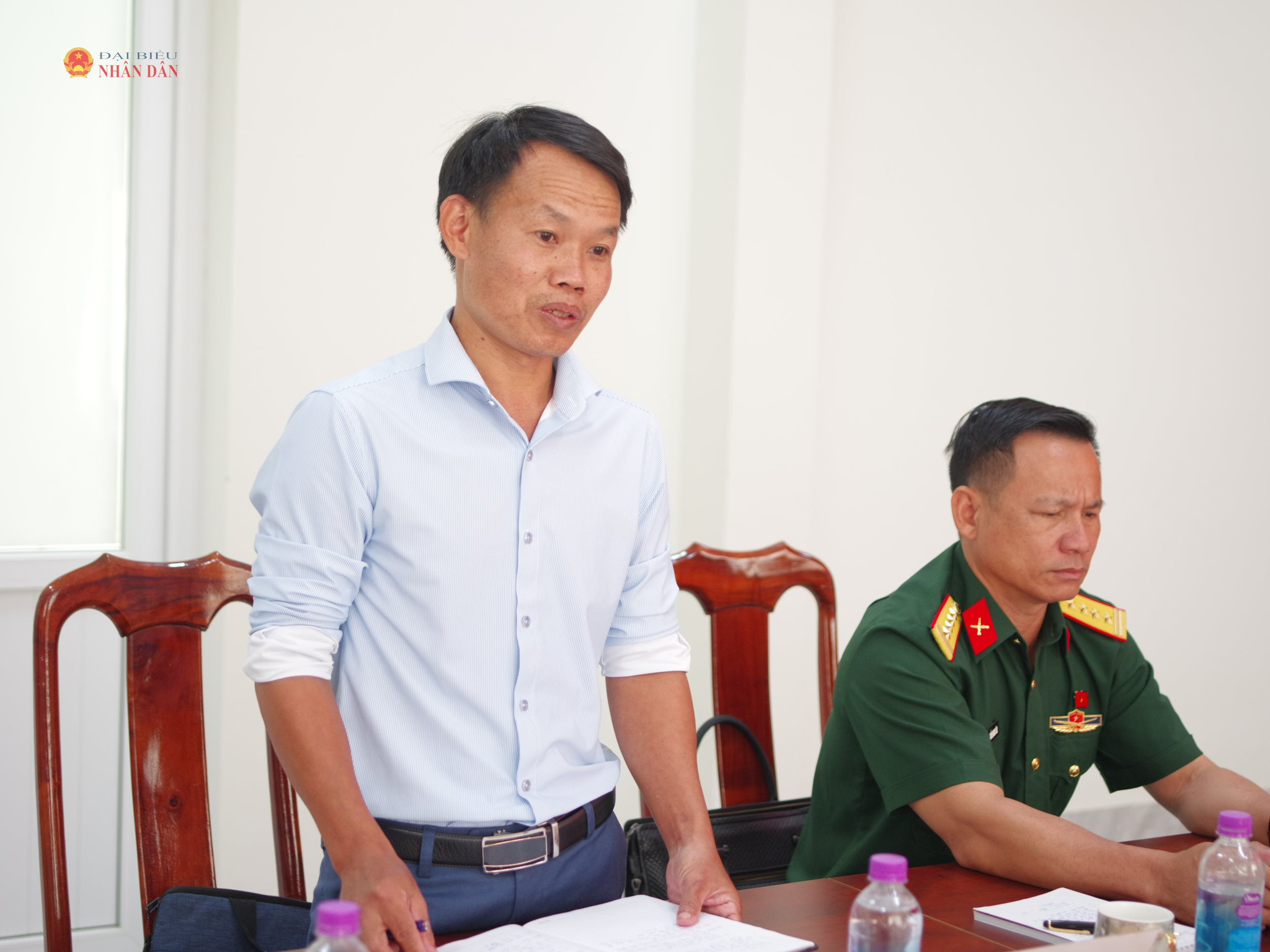 Đại diện Ủy ban MTTQ tỉnh trao đổi tại buổi làm việc