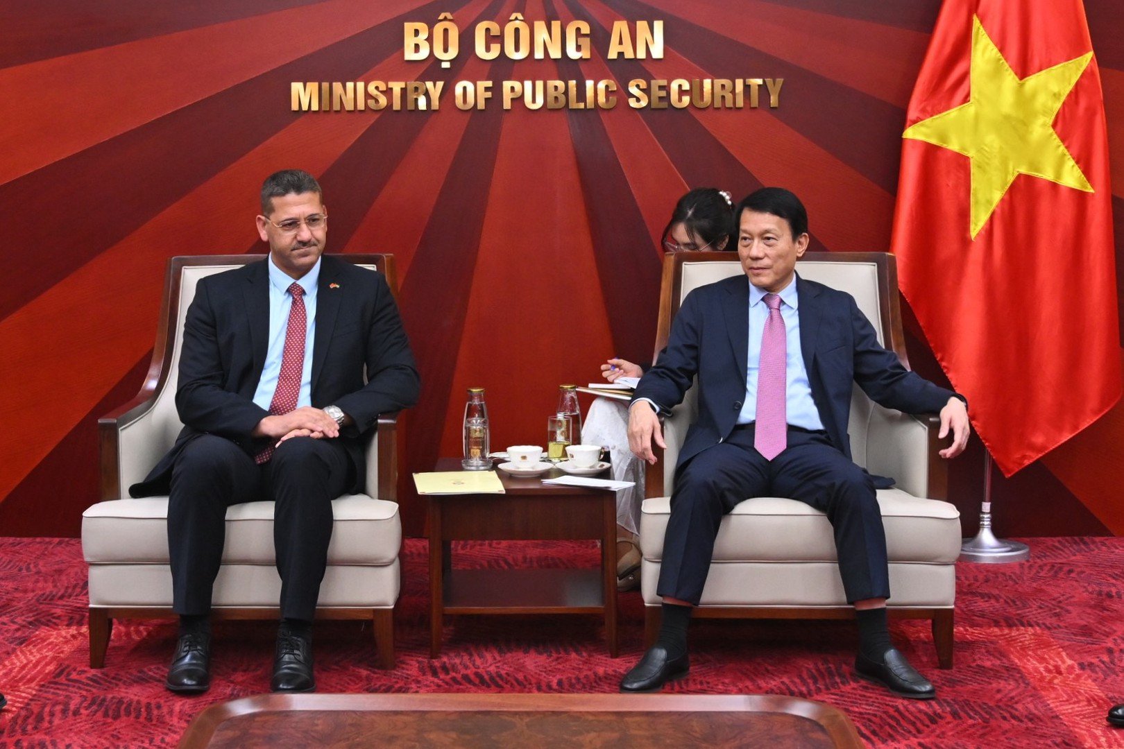 bocongan.gov.vn-media-bca-media-_library-20260723180040-41459ce6-0732-4e19-8d76-faca9d664b94-2-trao-doi.jpg