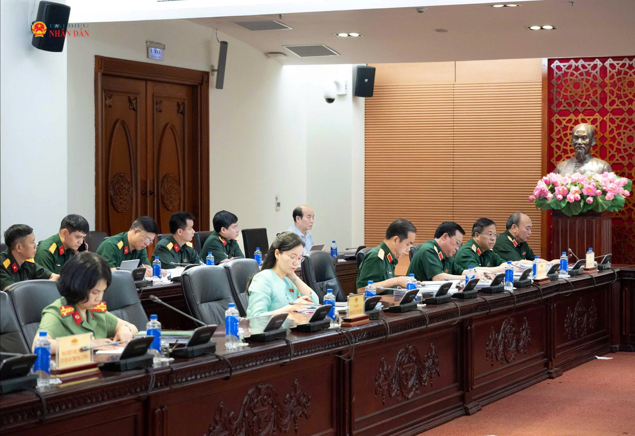 Các đại biểu tham dự cuộc họp (2)