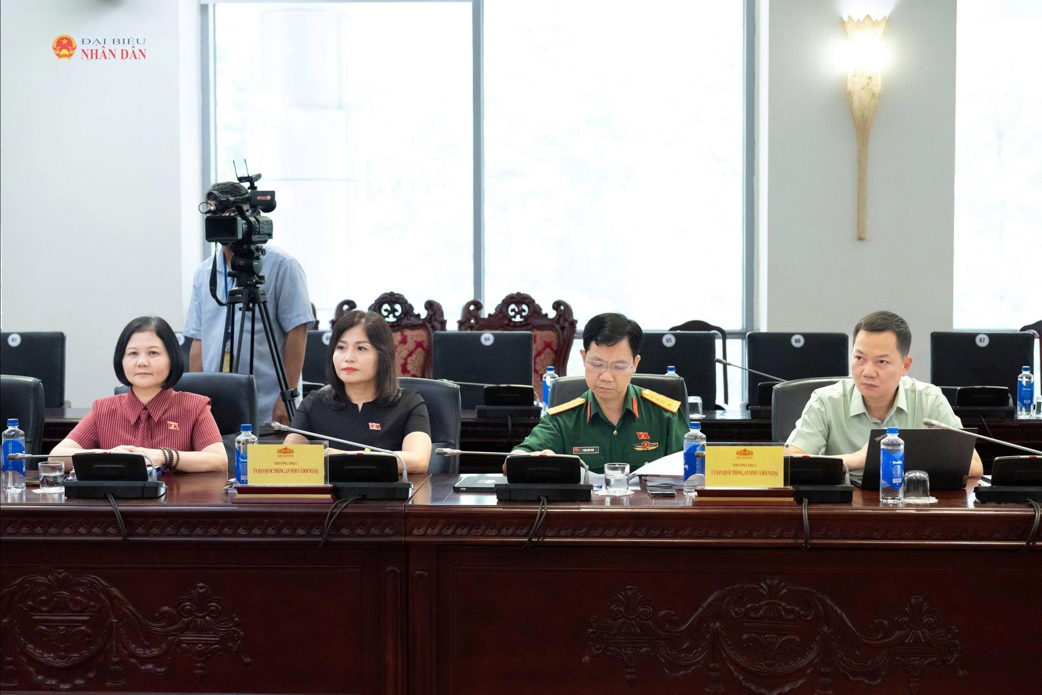 Các đại biểu tham dự cuộc họp (3)