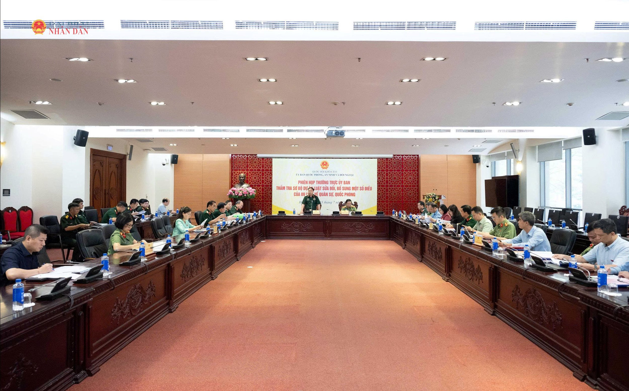 Quang cảnh phiên họp