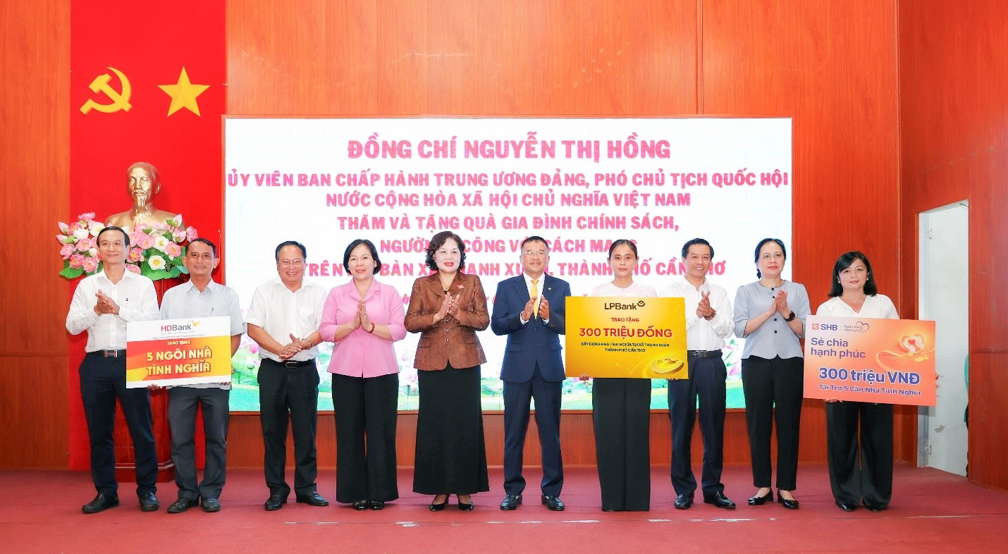 anh 2_LPBank_ Quy den on dap nghiax