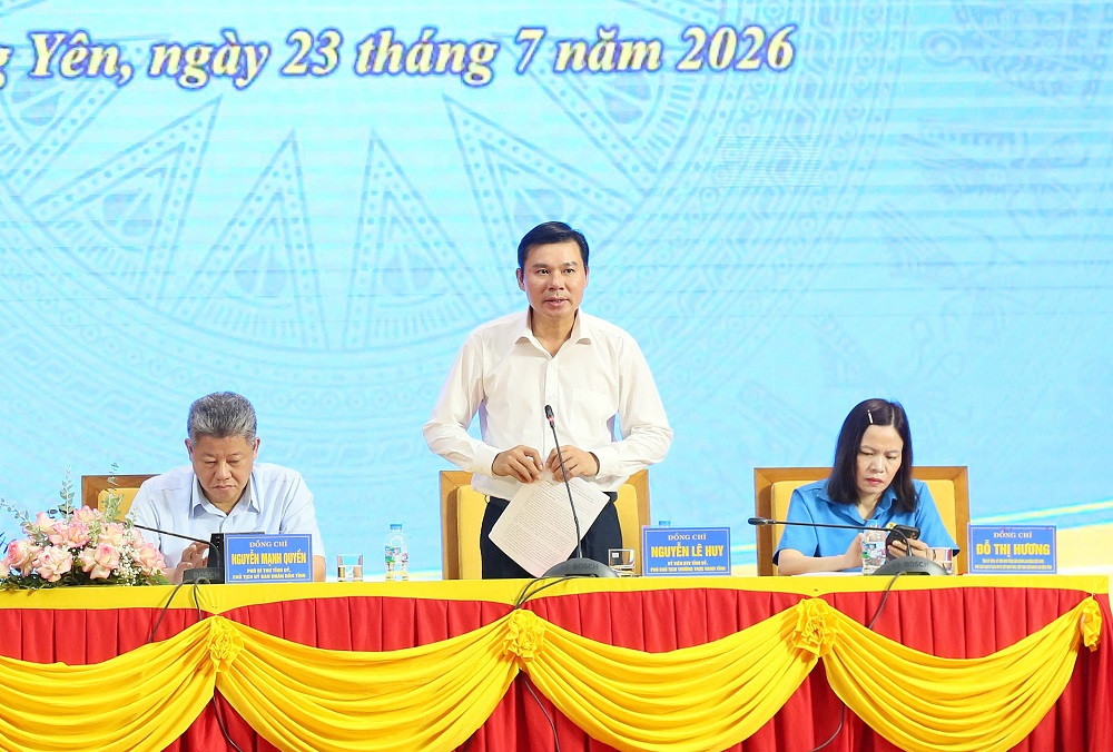 Đồng chí Phó Chủ tịch Thường trực UBND tỉnh Nguyễn Lê Huy phát biểu tại hội nghị_