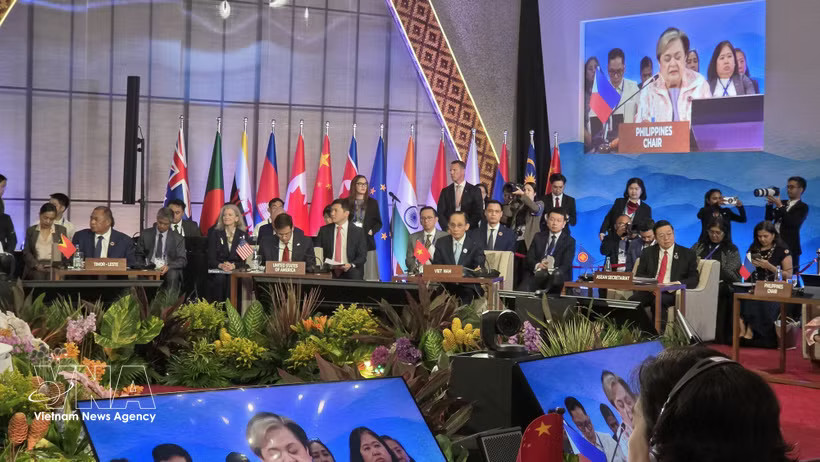 Minister of Foreign Affairs Le Hoai Trung attends the 33rd ASEAN Regional Forum (ARF-33). (Illustrative photo: VNA)