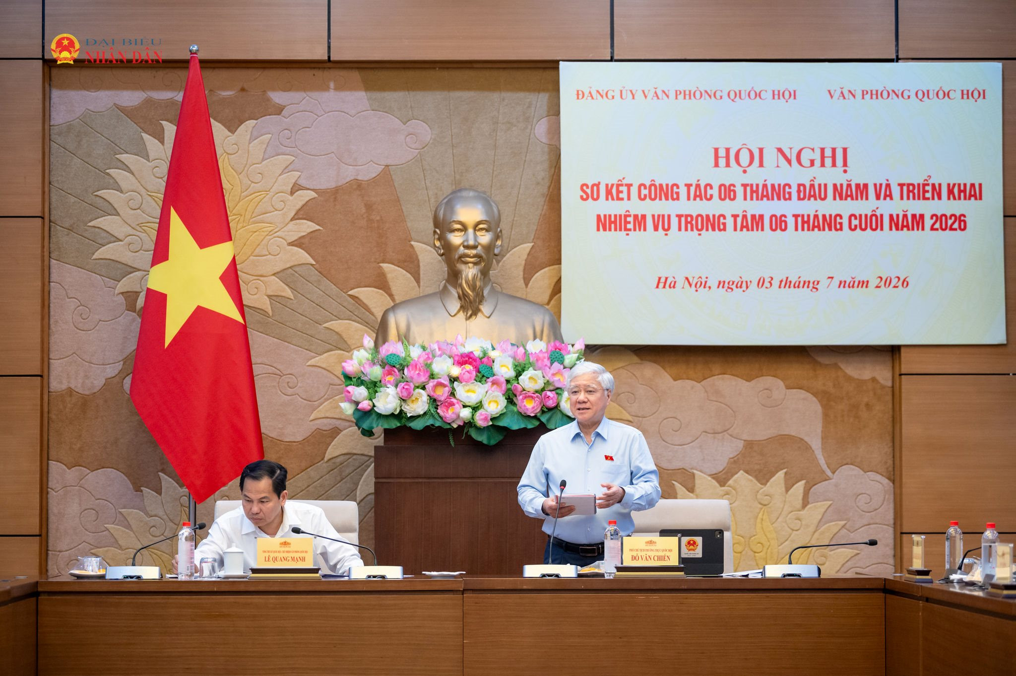 Phó Bí thư Thường trực Đảng ủy Quốc hội, Phó Chủ tịch Thường trực Quốc hội Đỗ Văn Chiến chủ trì Hội nghị